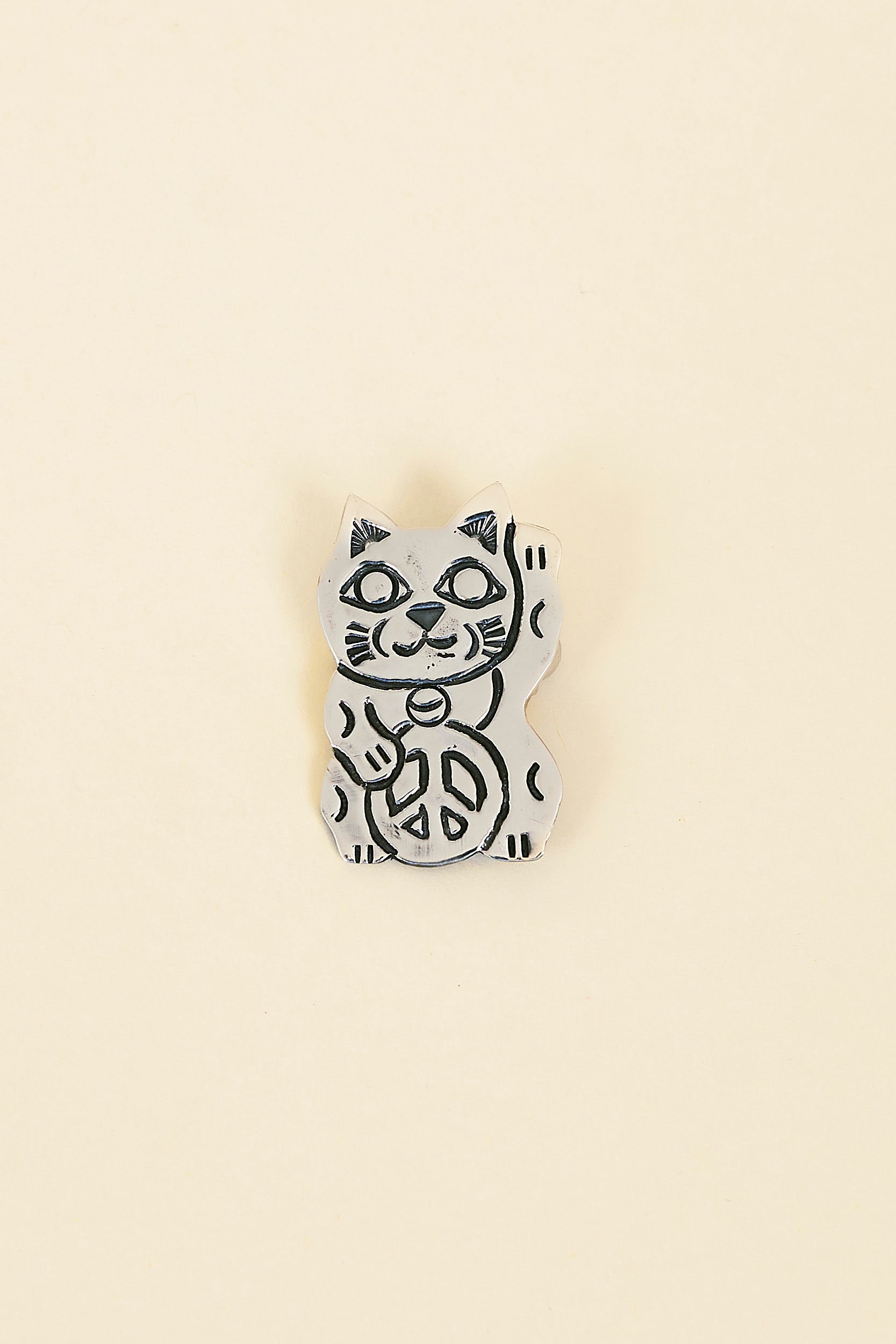 Munqa Peace Maneki Neko Pin