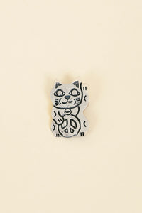 Munqa Peace Maneki Neko Pin