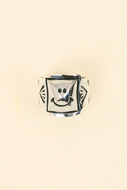 Munqa Pyramid Smile Ring