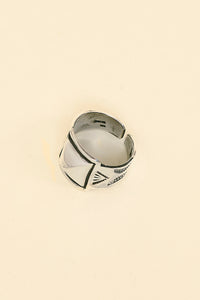 Munqa Pyramid Stud Ring