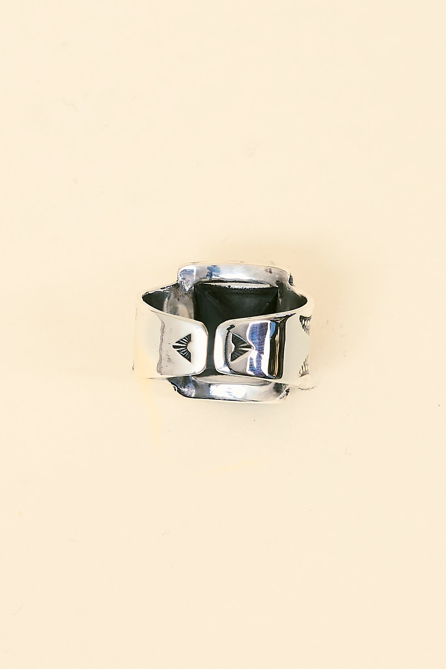 Munqa Pyramid Stud Ring