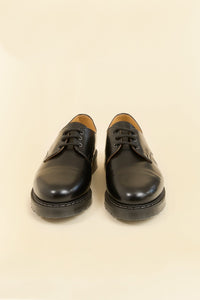 Solovair Gibson Hi-Shine Black Leather Shoes – classic English-made oxford style, front view showing laces and goodyear welt
